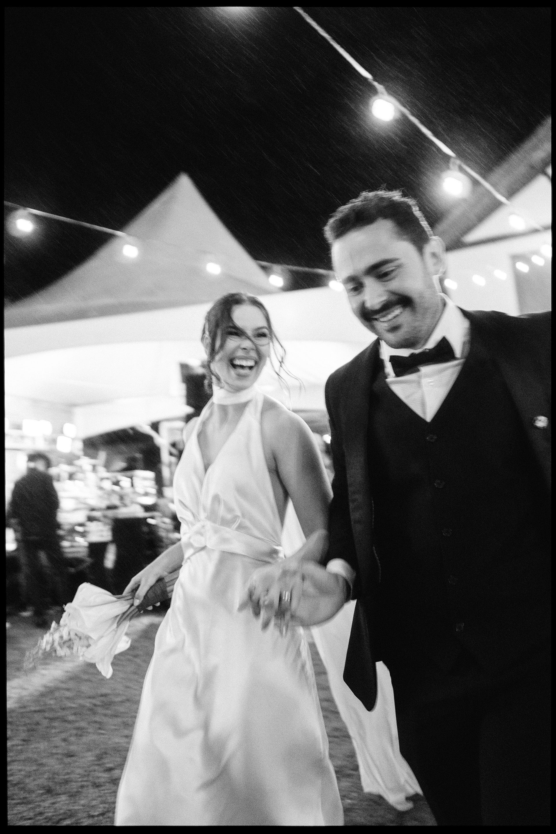 Dança dos noivos na festa de casamento